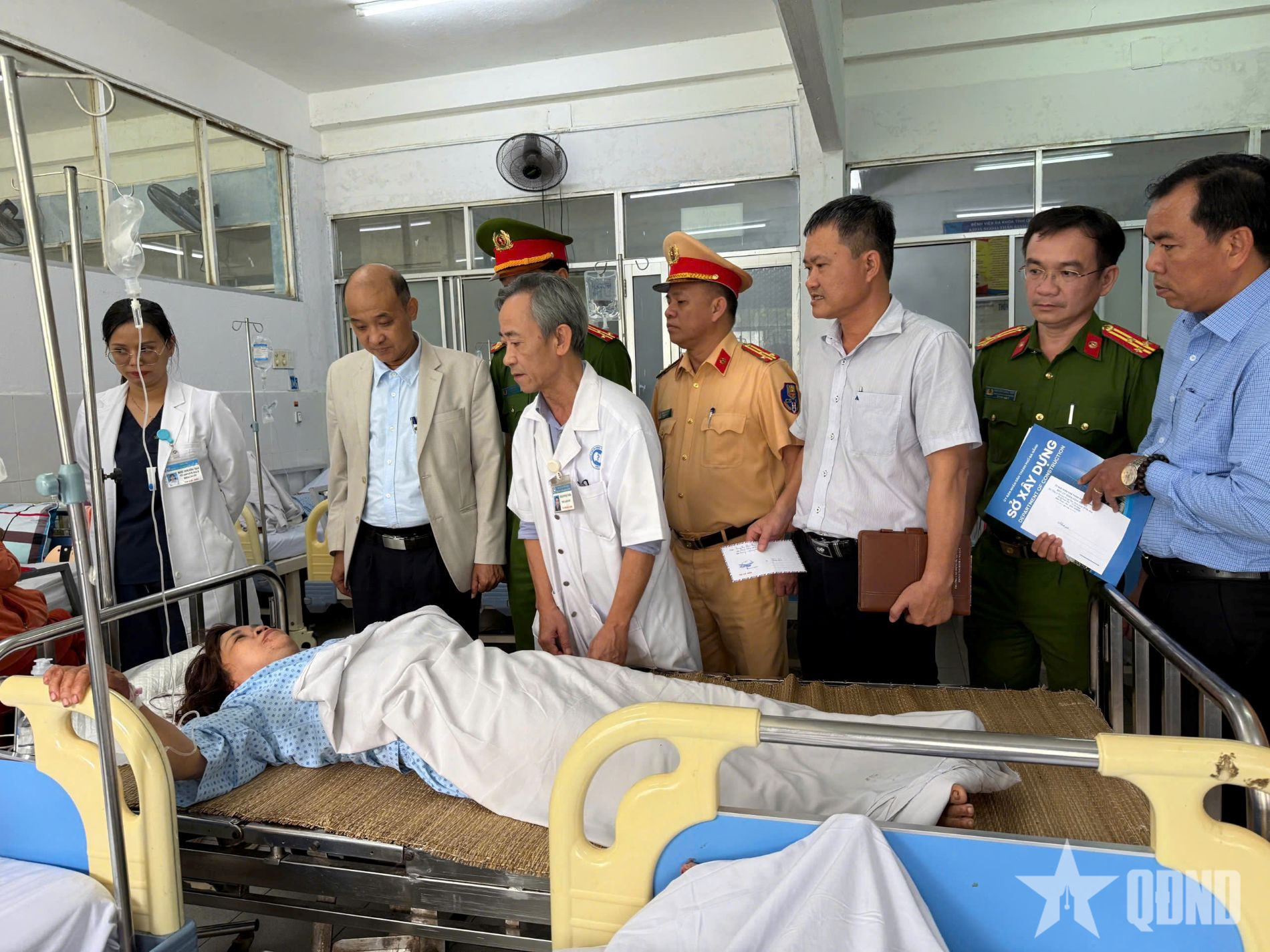 Lãnh đạo TP Đà Nẵng thăm, động viên các nạn nhân bị thương trong vụ tai nạn giao thông trên cao tốc Đà Nẵng - Quảng Ngãi