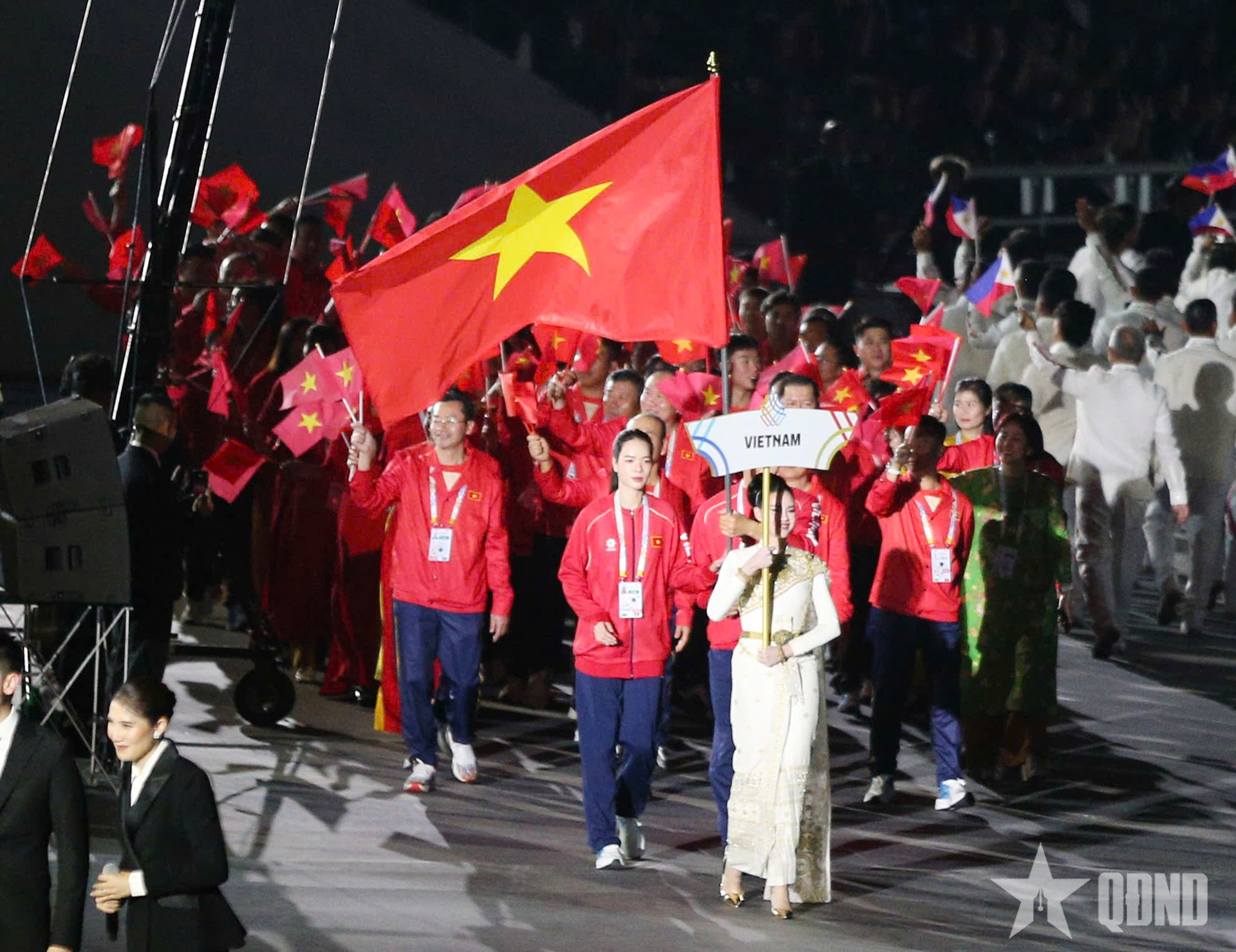 Lễ khai mạc SEA Games 33 diễn ra hoành tráng, thấm đẫm tinh thần đoàn kết