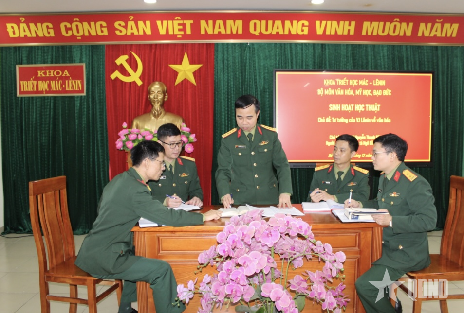 Người thầy “truyền lửa” triết học văn hóa