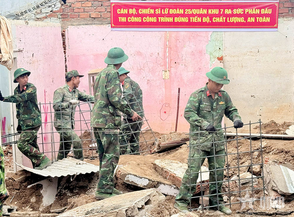 Bộ đội Công binh nặng nghĩa, nặng tình với đồng bào vùng lũ