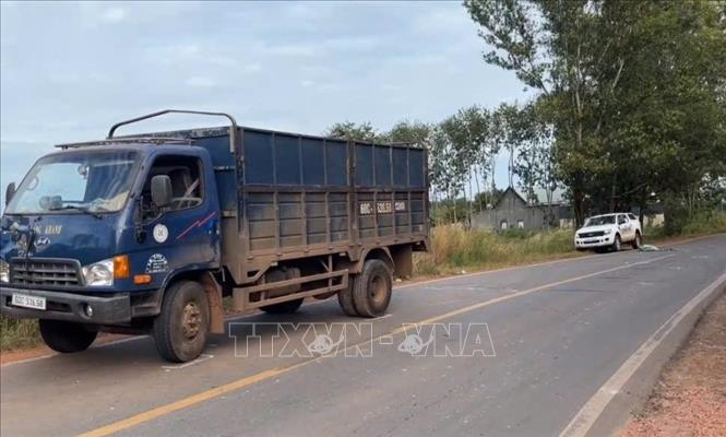 Điều tra vụ xe tải cán qua người sau tai nạn khiến nạn nhân tử vong

