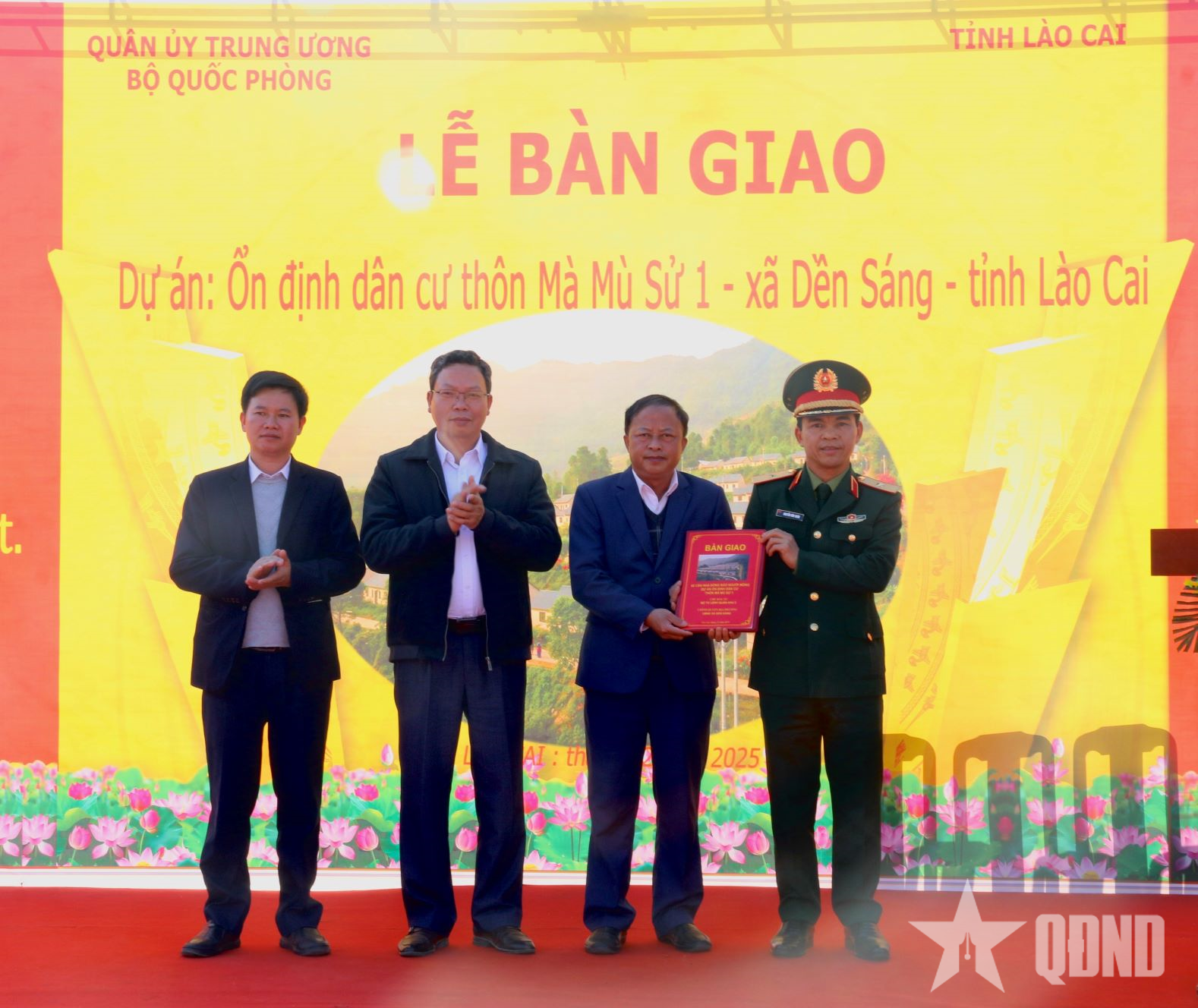 Bàn giao dự án ổn định dân cư tại Dền Sáng (Lào Cai)