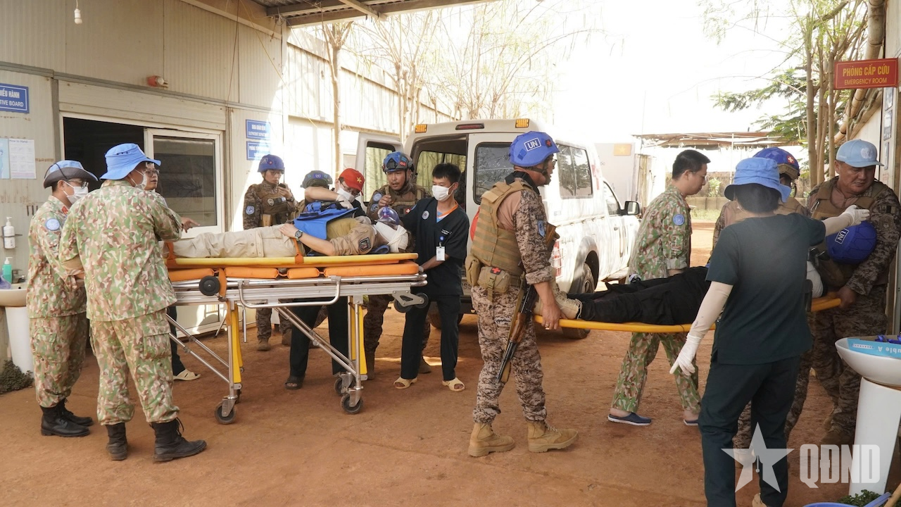 Bệnh viện dã chiến cấp 2 số 7 diễn tập ứng phó sự cố thương vong hàng loạt