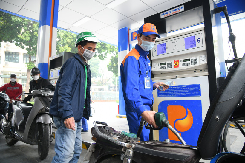 Giá xăng dầu đồng loạt giảm trong kỳ điều hành chiều 11-12