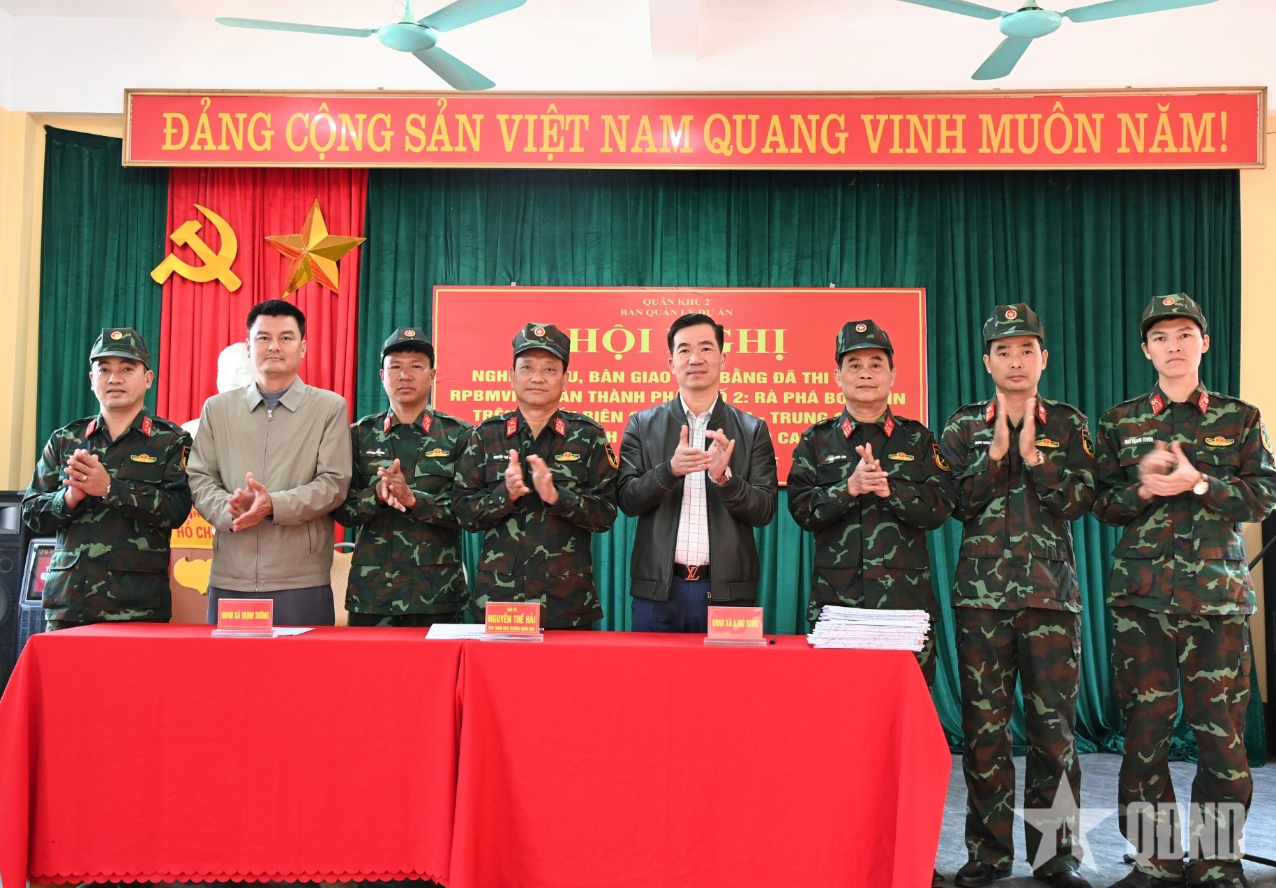 Quân khu 2 bàn giao mặt bằng đã thi công rà phá bom mìn, vật nổ cho các địa phương