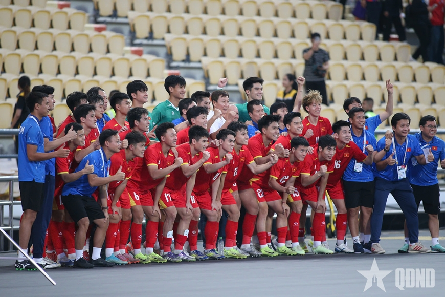 Tin thể thao (12-12): U22 Việt Nam và tuyển nữ Việt Nam nhận thưởng lớn