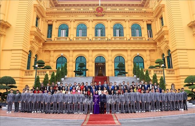 Phó chủ tịch nước Võ Thị Ánh Xuân trao Huân chương Lao động tặng học sinh đoạt giải Olympic và Khoa học kỹ thuật quốc tế năm 2025
