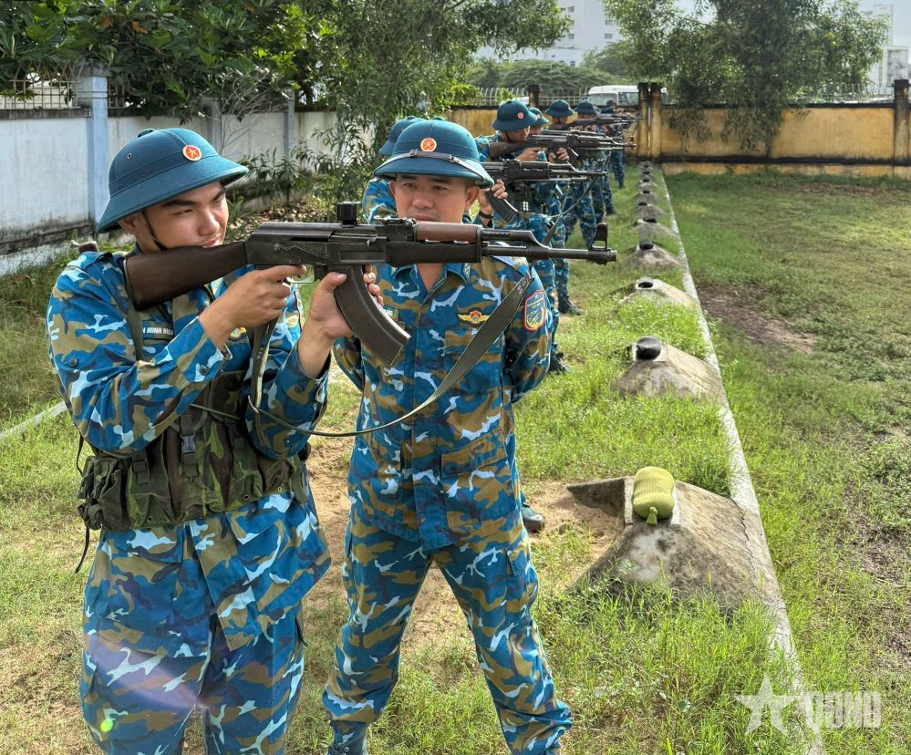 Làm tốt công tác chuẩn bị thực hành đánh, bắn, ném cho học viên năm thứ nhất