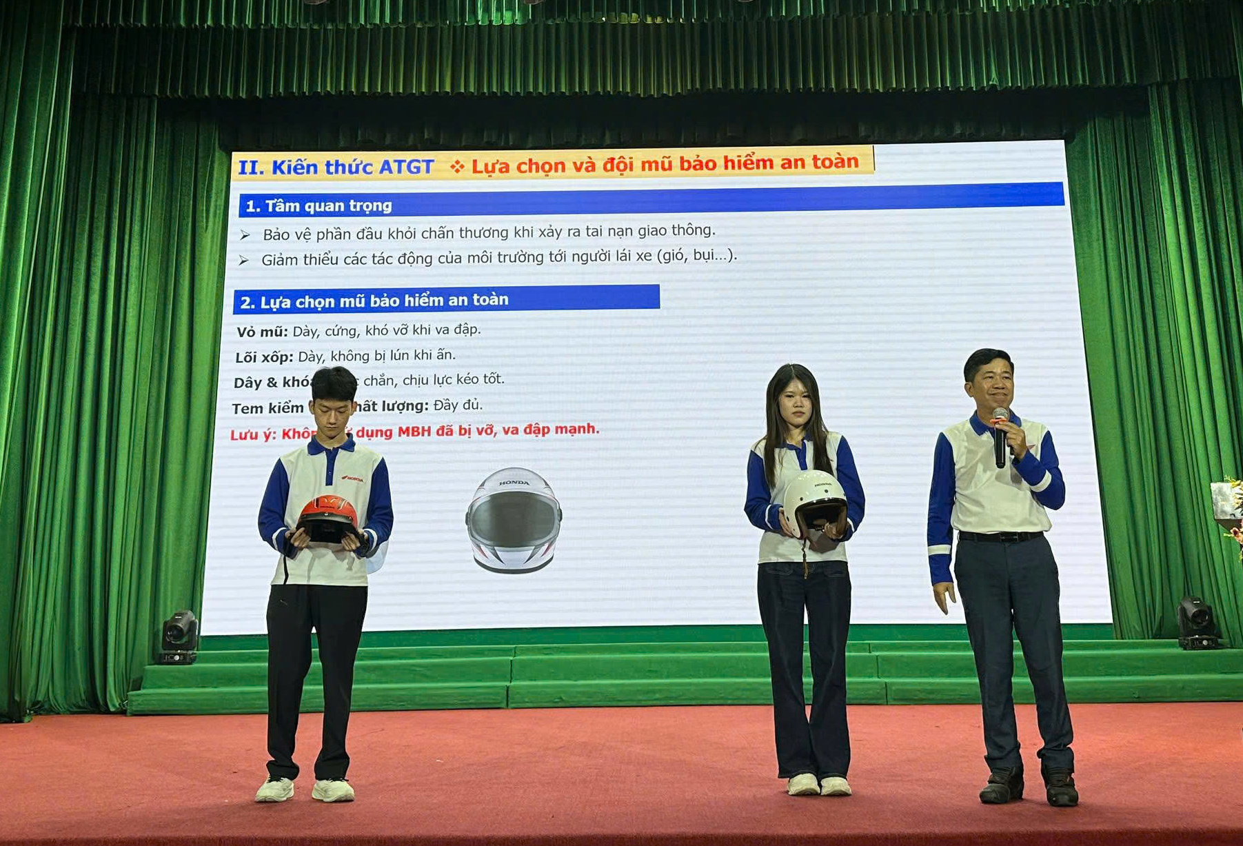 Đẩy mạnh tuyên truyền về an toàn giao thông, hướng dẫn kỹ năng lái xe an toàn