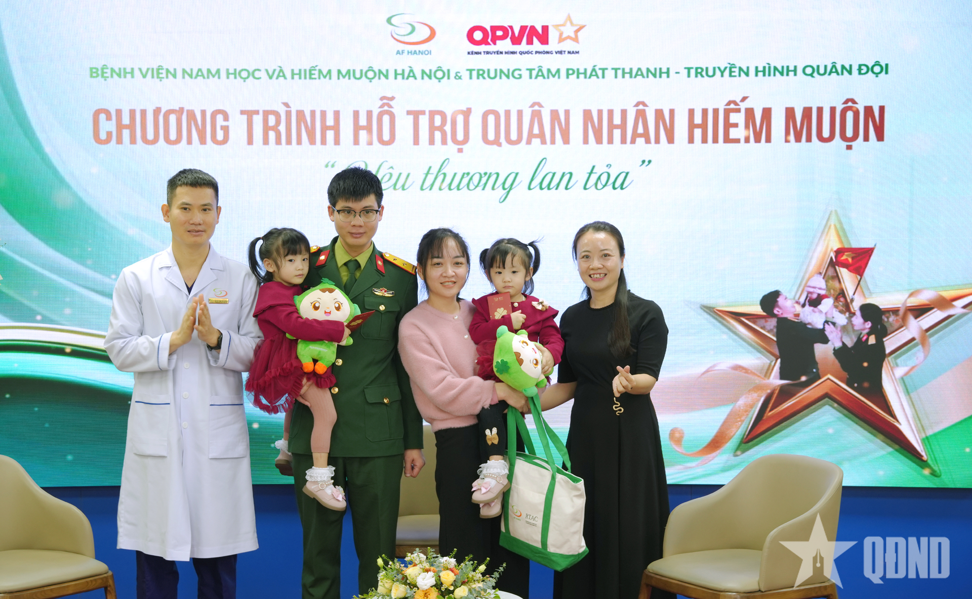 Trao hỗ trợ 10 gia đình quân nhân hiếm muộn miễn phí làm IVF năm 2025