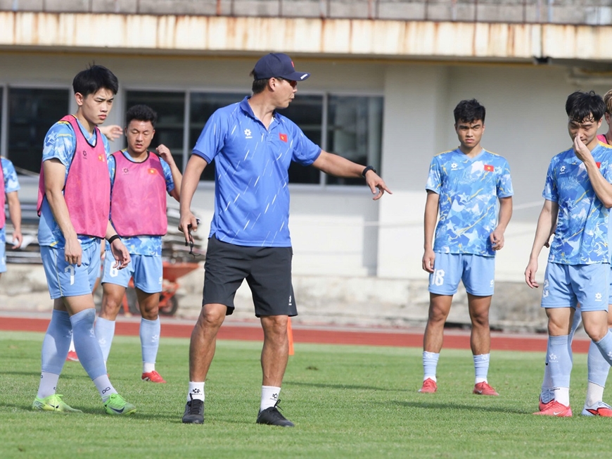 Mở cánh cửa vào chung kết