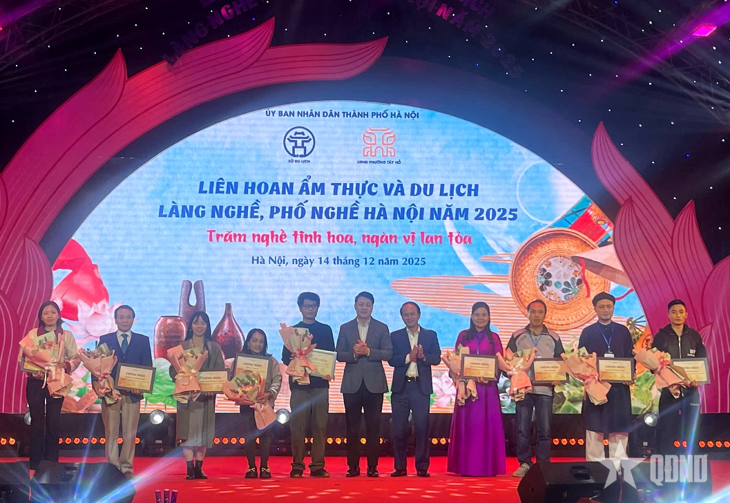 Hơn 30.000 lượt du khách đến Liên hoan Ẩm thực và Du lịch làng nghề, phố nghề Hà Nội năm 2025