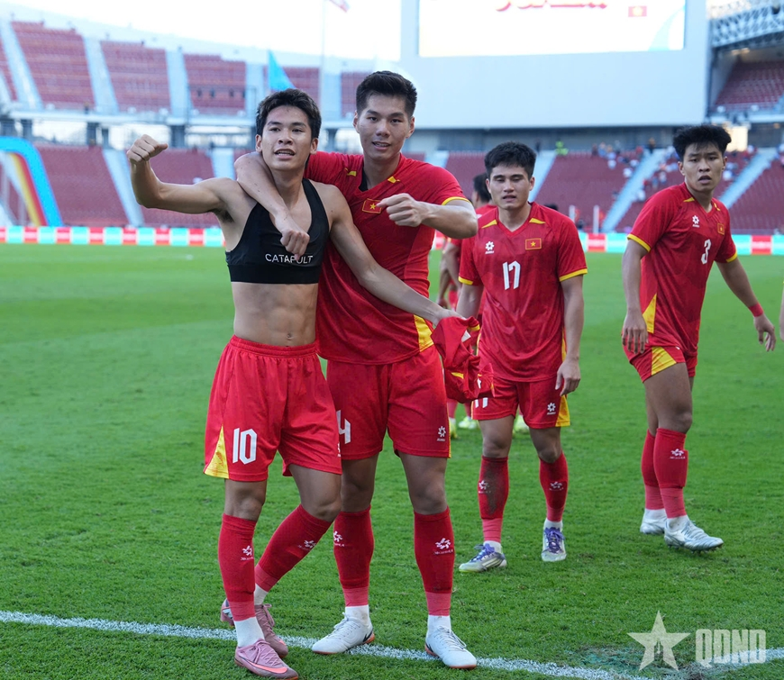 Văn Thuận, Thanh Nhàn tỏa sáng đưa U22 Việt Nam vào chung kết SEA Games 33

