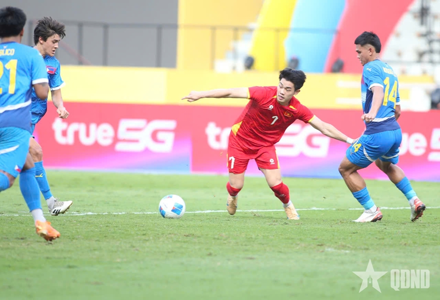 Văn Thuận, Thanh Nhàn tỏa sáng đưa U22 Việt Nam vào chung kết SEA Games 33
