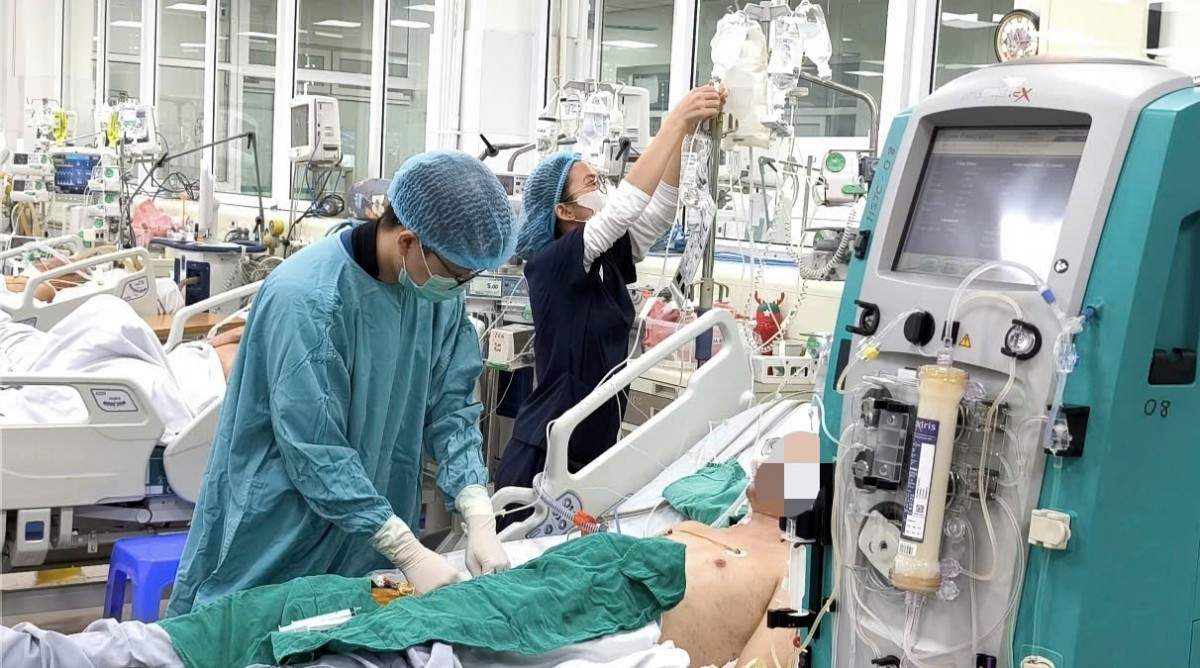 Cứu sống bệnh nhân Malaysia sốc nhiễm khuẩn, viêm phổi nặng trên nền suy tim