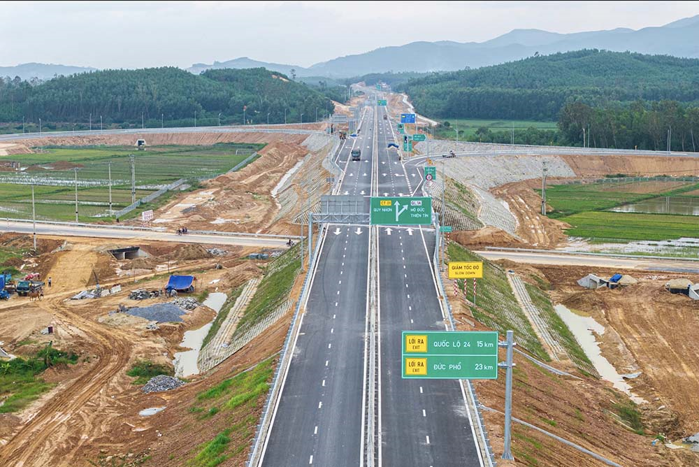 Cao tốc Quảng Ngãi - Hoài Nhơn vượt núi, xuyên đèo, về đích trước tiến độ