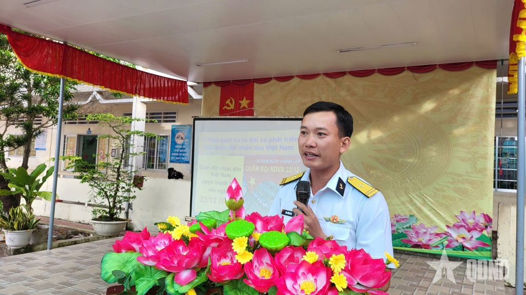 Lữ đoàn 175 tuyên truyền, giáo dục truyền thống nhân Ngày thành lập Quân đội nhân dân Việt Nam
