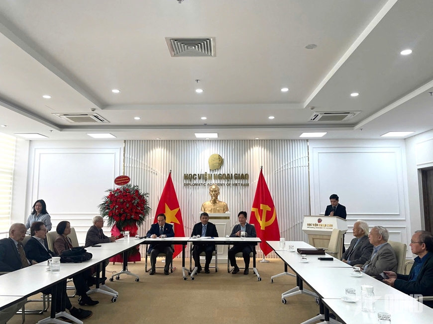 Ra mắt cuốn sách “Chuyện “đi sứ” thời hội nhập”