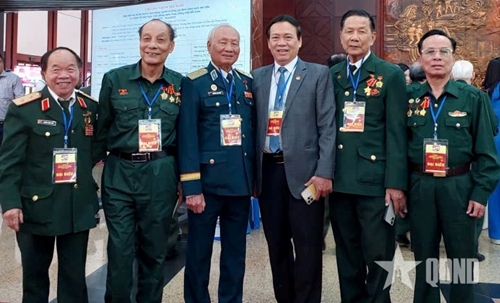 Tấm lòng của người anh hùng