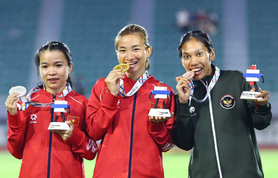 Nhật ký SEA Games 33: Điền kinh lập hat-trick vàng