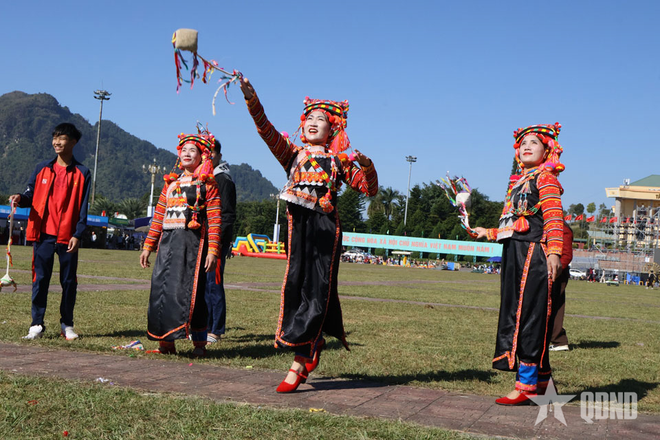 Sẽ tổ chức Lễ hội ném còn 3 nước Việt Nam - Lào - Trung Quốc 