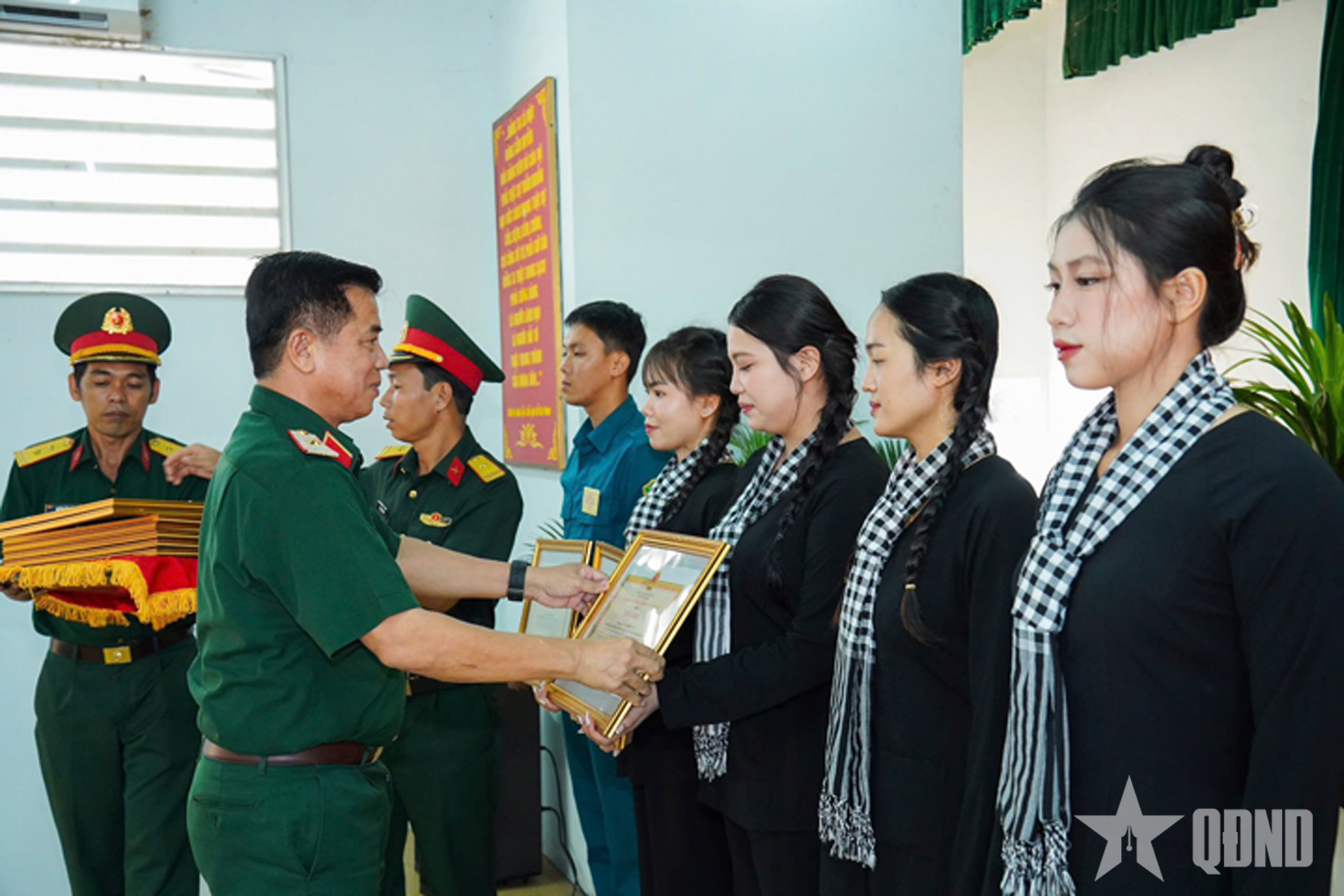 Ban chỉ huy Phòng thủ khu vực 3 - Tân An Hội: Tuyên dương lực lượng tham gia diễu binh, diễu hành