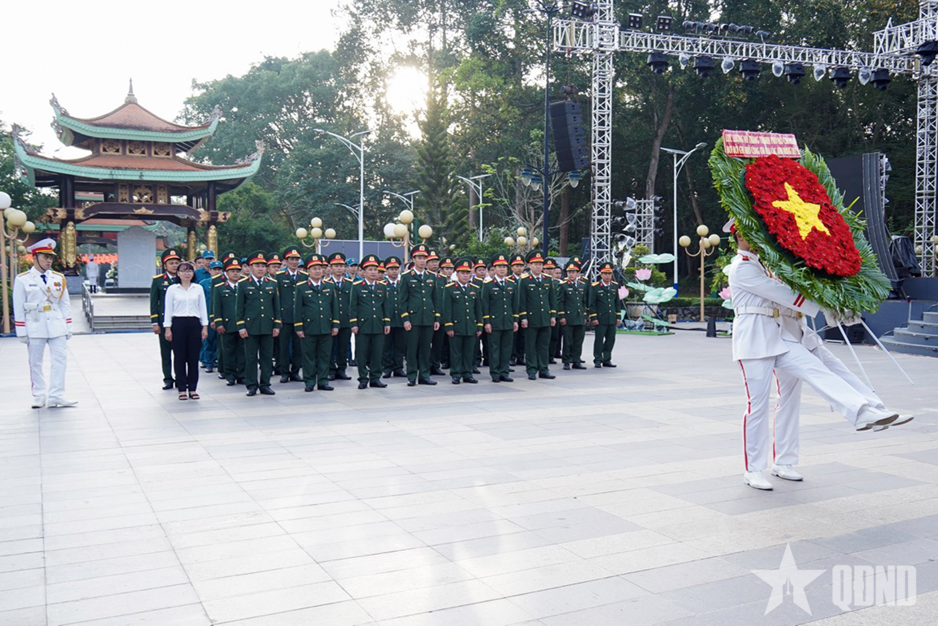 Bộ tư lệnh TP Hồ Chí Minh dâng hương tưởng niệm các anh hùng liệt sĩ