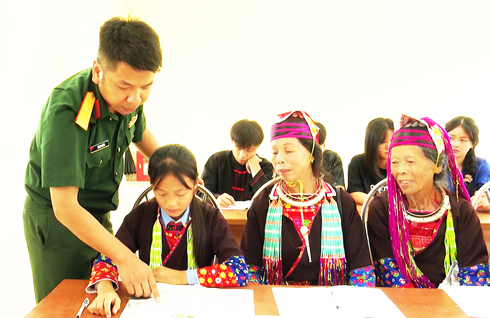 Gieo chữ ở vùng đồng bào dân tộc thiểu số