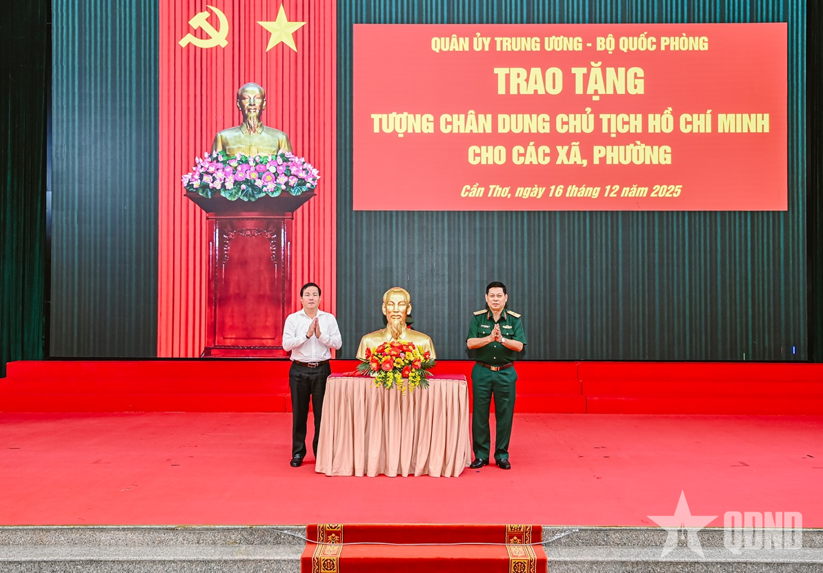 Quân ủy Trung ương, Bộ Quốc phòng: Tặng 103 chân dung Chủ tịch Hồ Chí Minh cho Bộ CHQS TP Cần Thơ