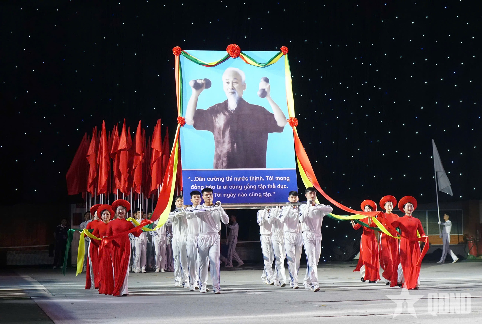 Rực rỡ lễ diễu hành tại Đại hội Thể dục thể thao Thủ đô lần thứ XI
