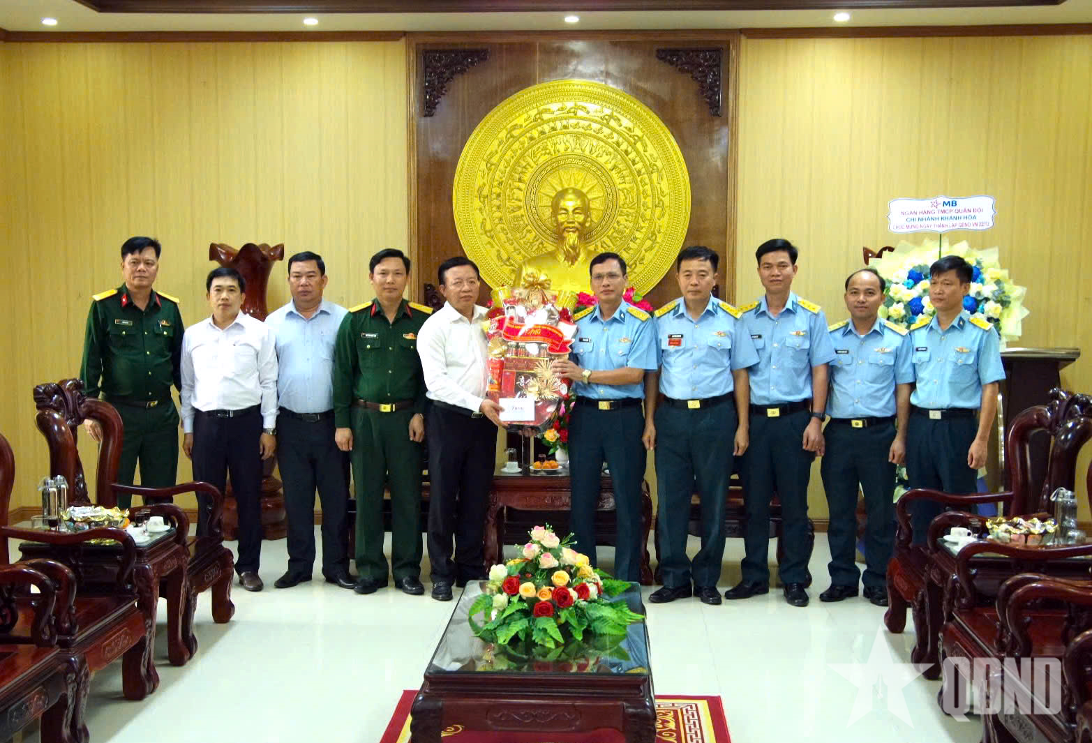 Phó chủ tịch UBND tỉnh Khánh Hòa thăm, chúc mừng Sư đoàn 377