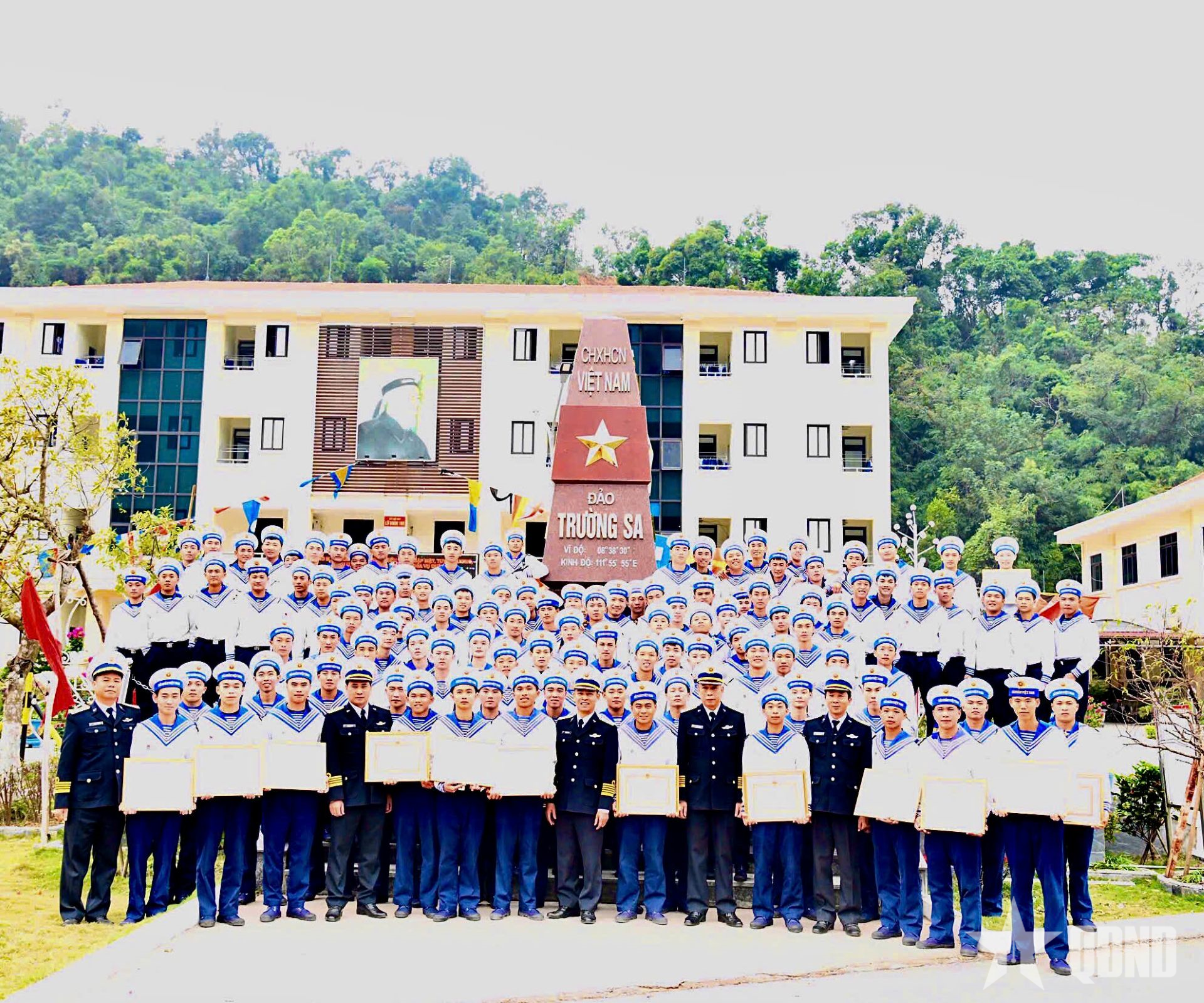 Lữ đoàn 169 (Vùng 1 Hải quân) gặp mặt, khen thưởng chiến sĩ chuẩn bị xuất ngũ năm 2026