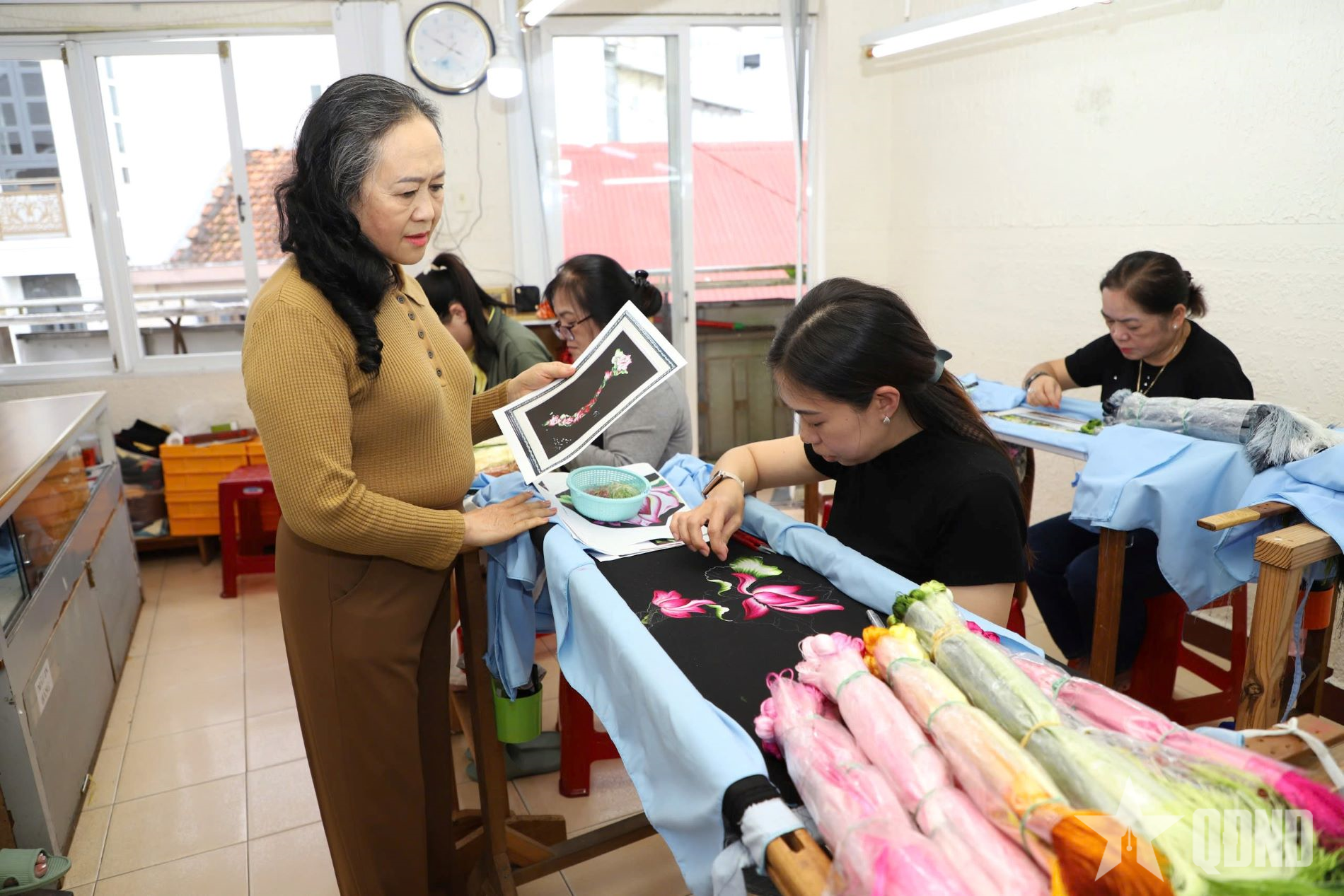 Giữ hồn tranh thêu Đà Lạt