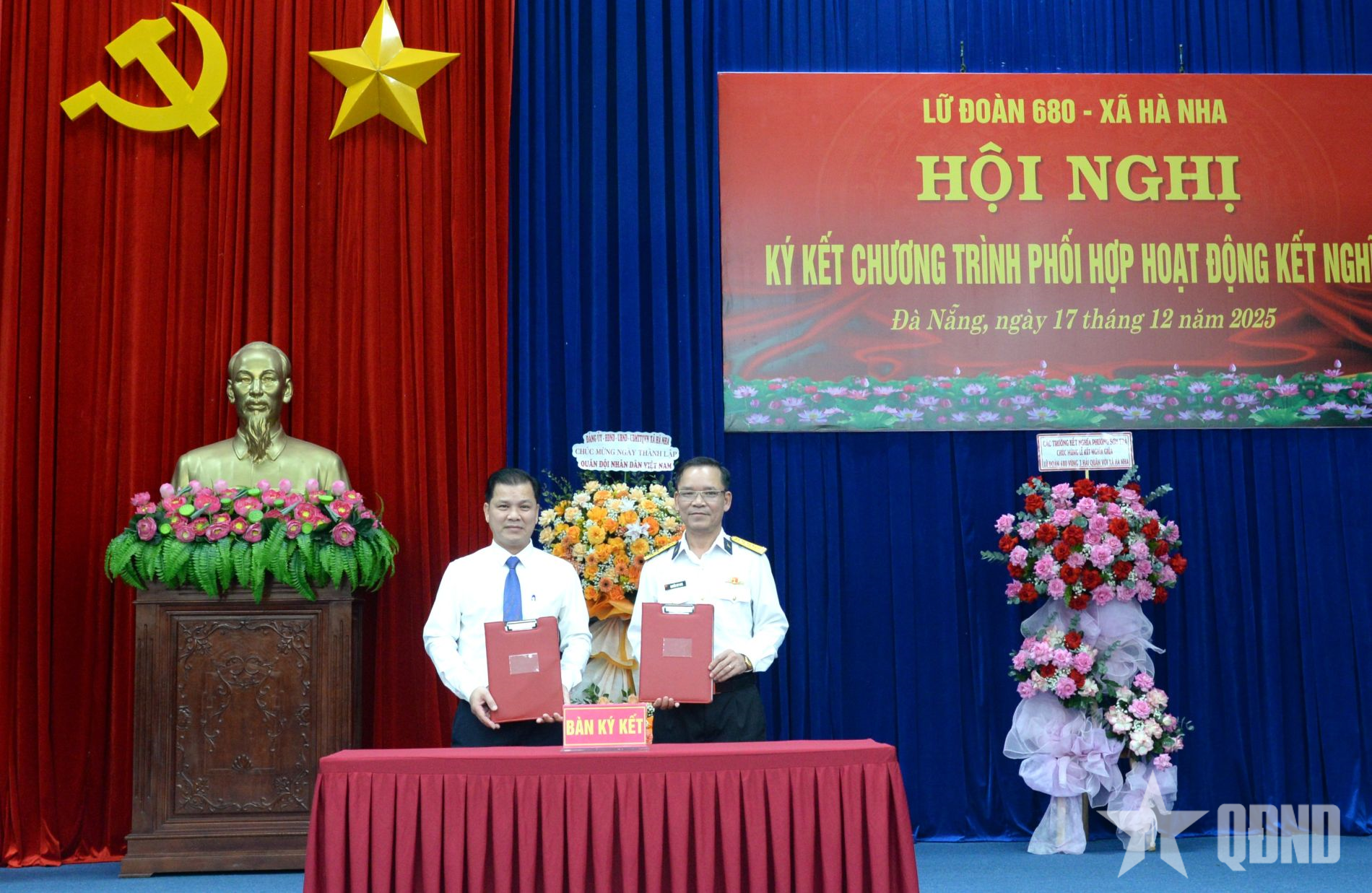 Phối hợp hoạt động kết nghĩa giữa Lữ đoàn 680 (Vùng 3 Hải quân) và xã Hà Nha (TP Đà Nẵng)