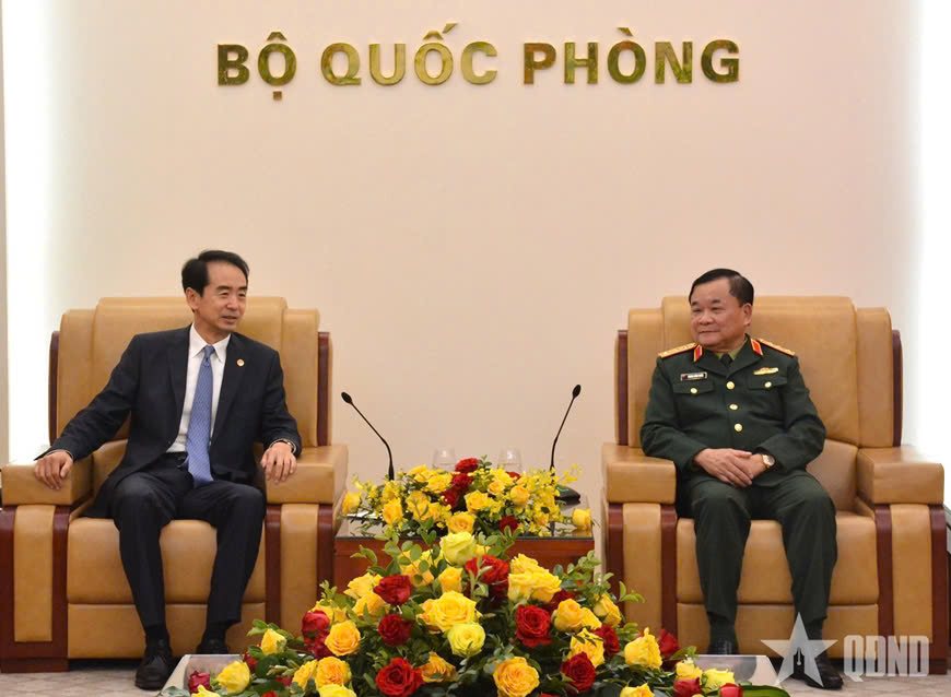 Thượng tướng Hoàng Xuân Chiến tiếp Đại sứ Trung Quốc tại Việt Nam 