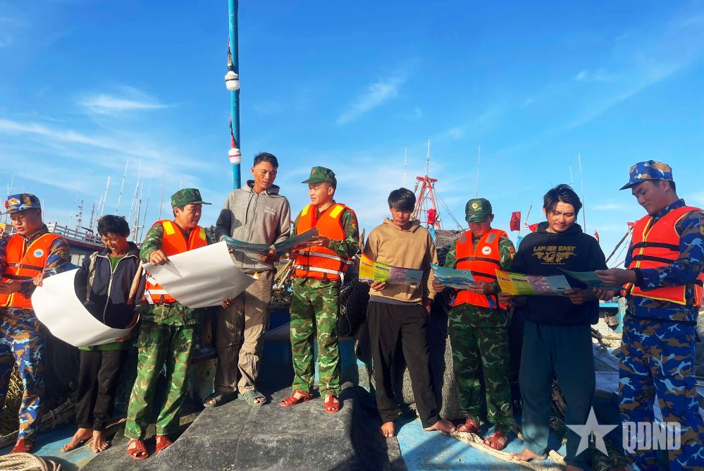 Đưa kiến thức pháp luật đến với ngư dân