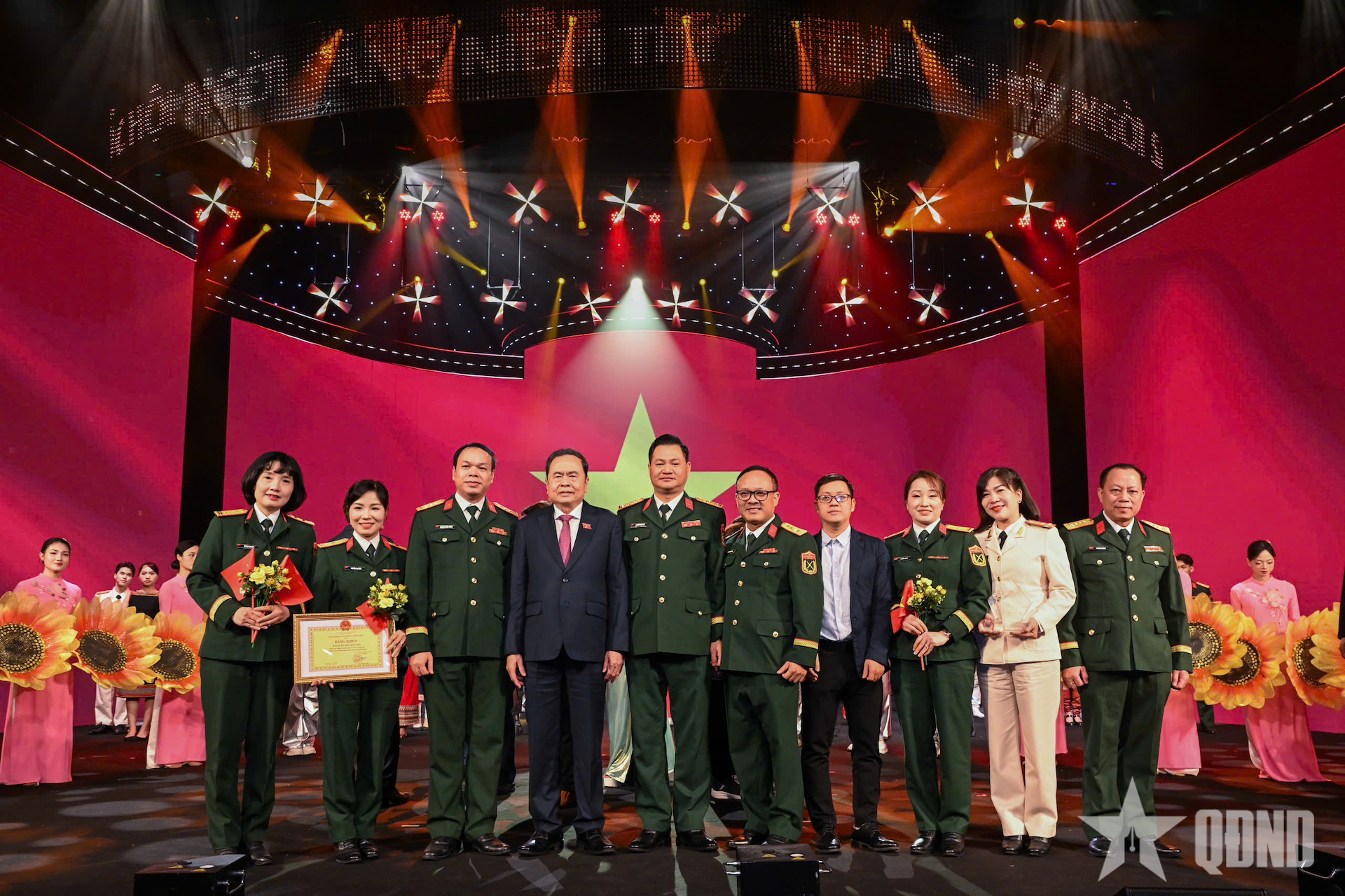 Lễ trao Giải Diên Hồng - Giải báo chí toàn quốc về Quốc hội và Hội đồng nhân dân lần thứ tư