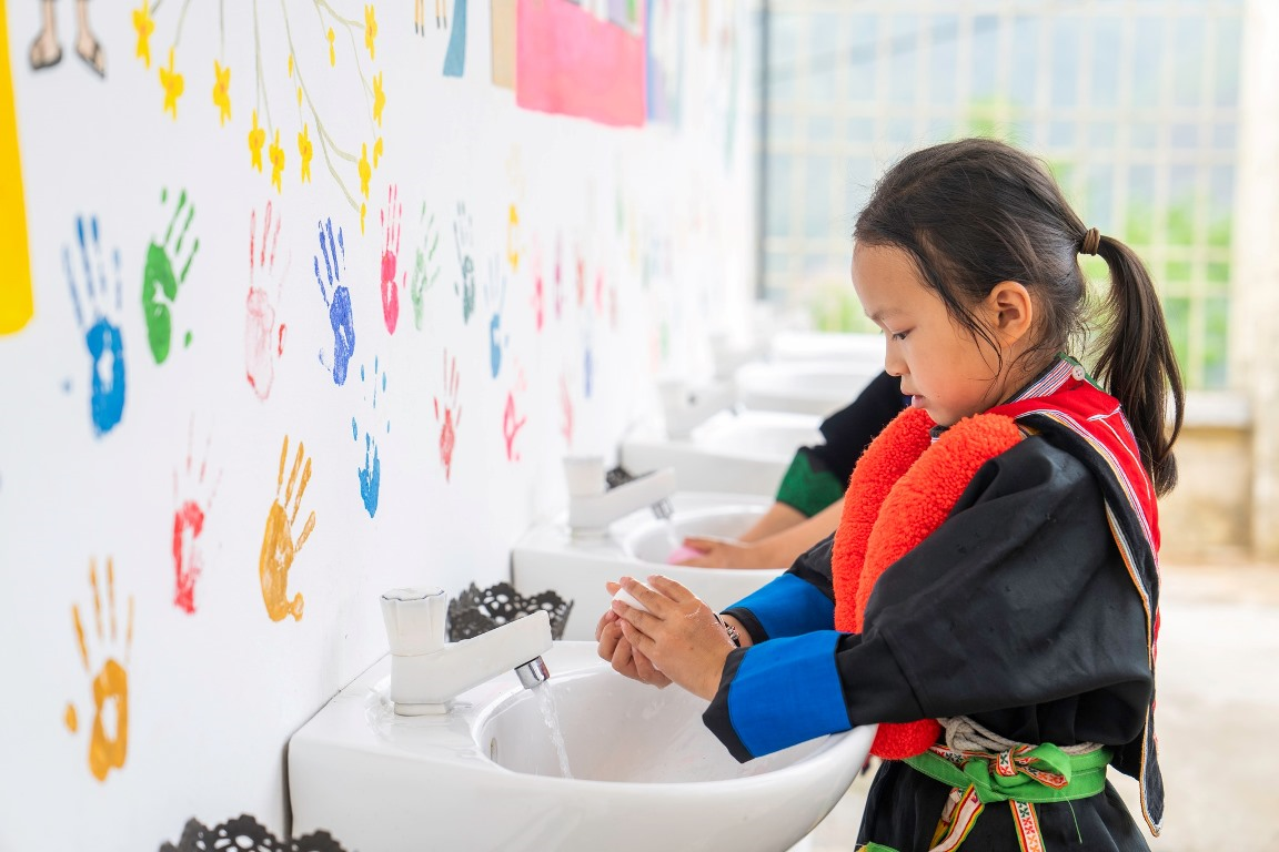 Cải thiện nước sạch cho người dân bị ảnh hưởng bởi bão lũ