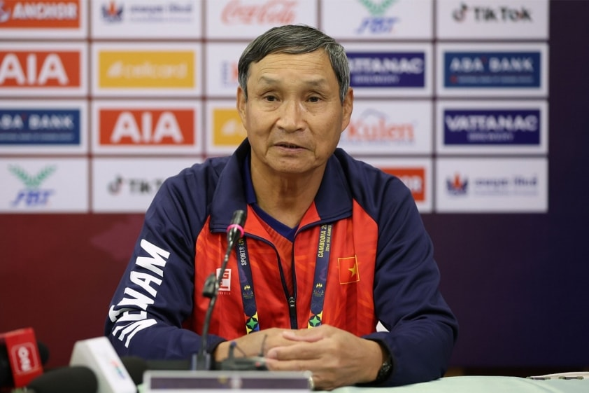 SEA Games 33 khép lại, huấn luyện viên Mai Đức Chung chia tay đội tuyển nữ Việt Nam