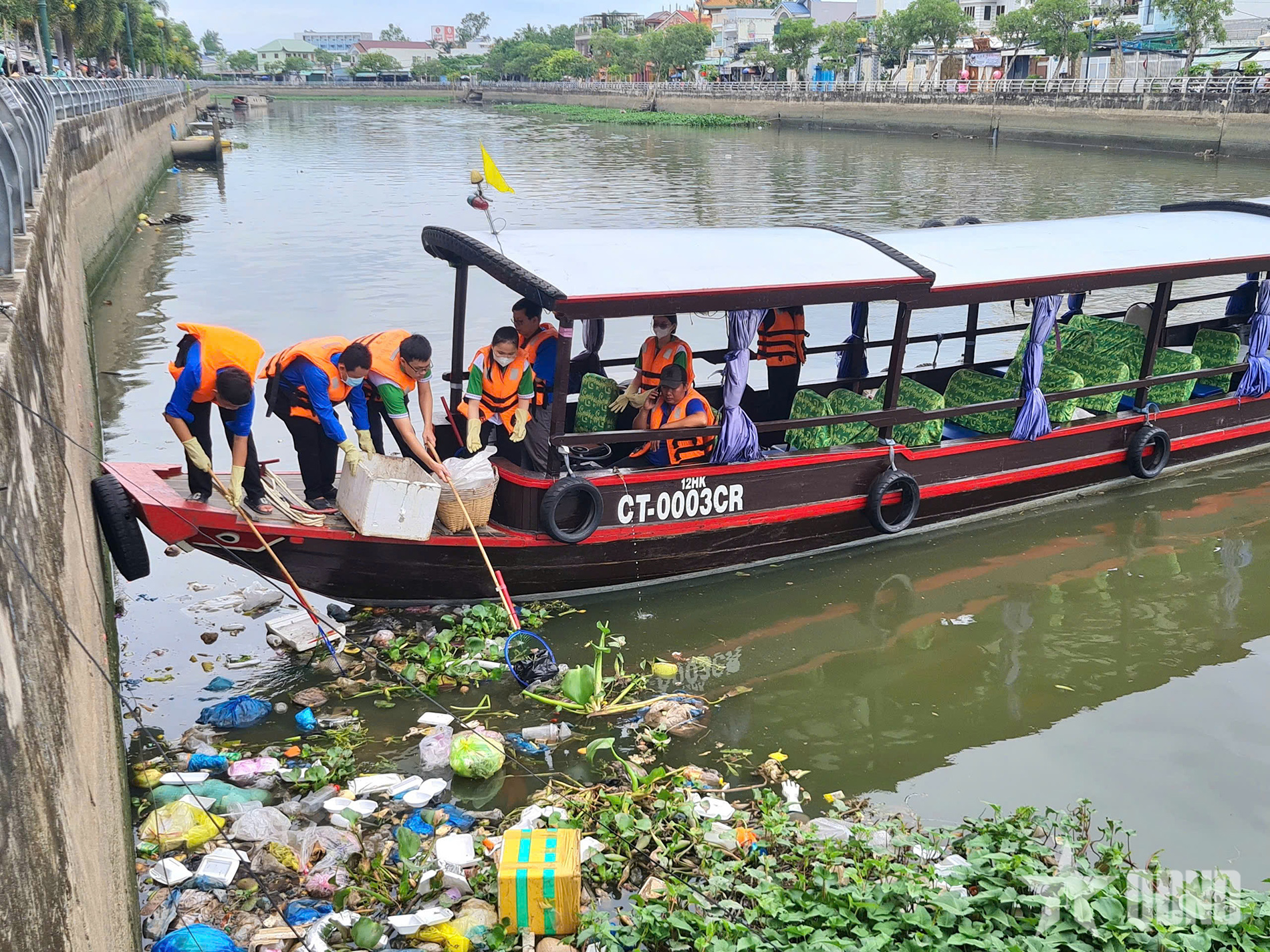 Chung tay làm sạch sông rạch Cần Thơ: Từ hành động cộng đồng đến giải pháp bền vững