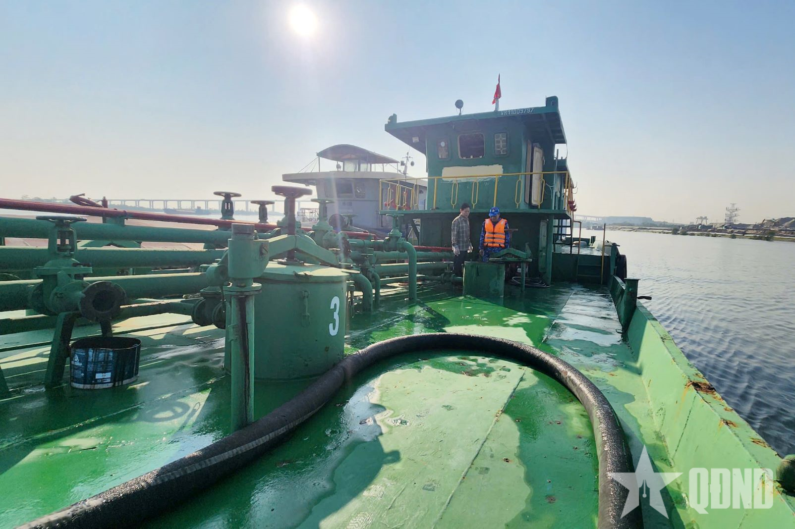 Cảnh sát biển tạm giữ tàu chở 15.000kg dầu FO không rõ nguồn gốc
