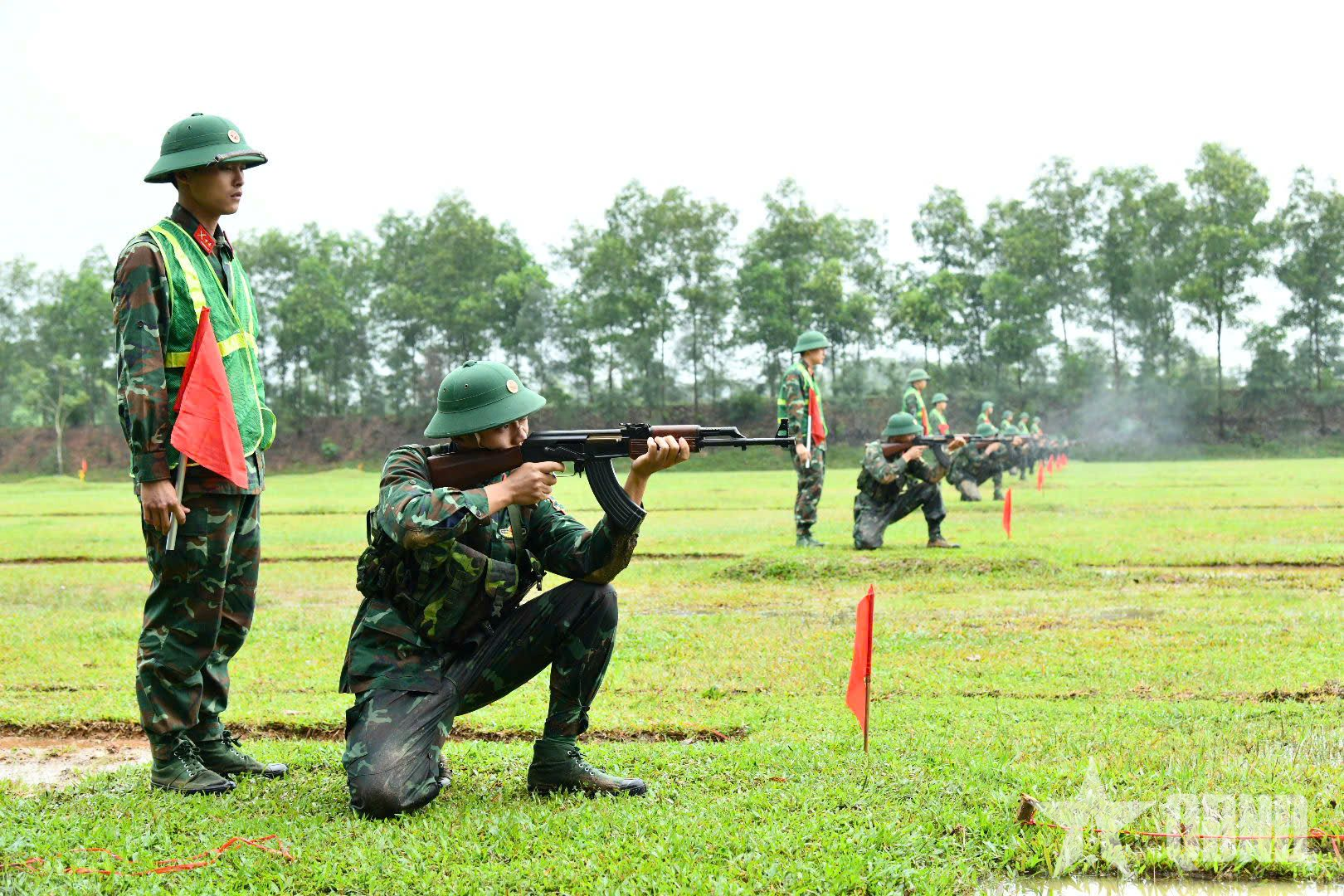 Sư đoàn 968 (Quân khu 4) kiểm tra bắn đạn thật cán bộ khung huấn luyện chiến sĩ mới năm 2026