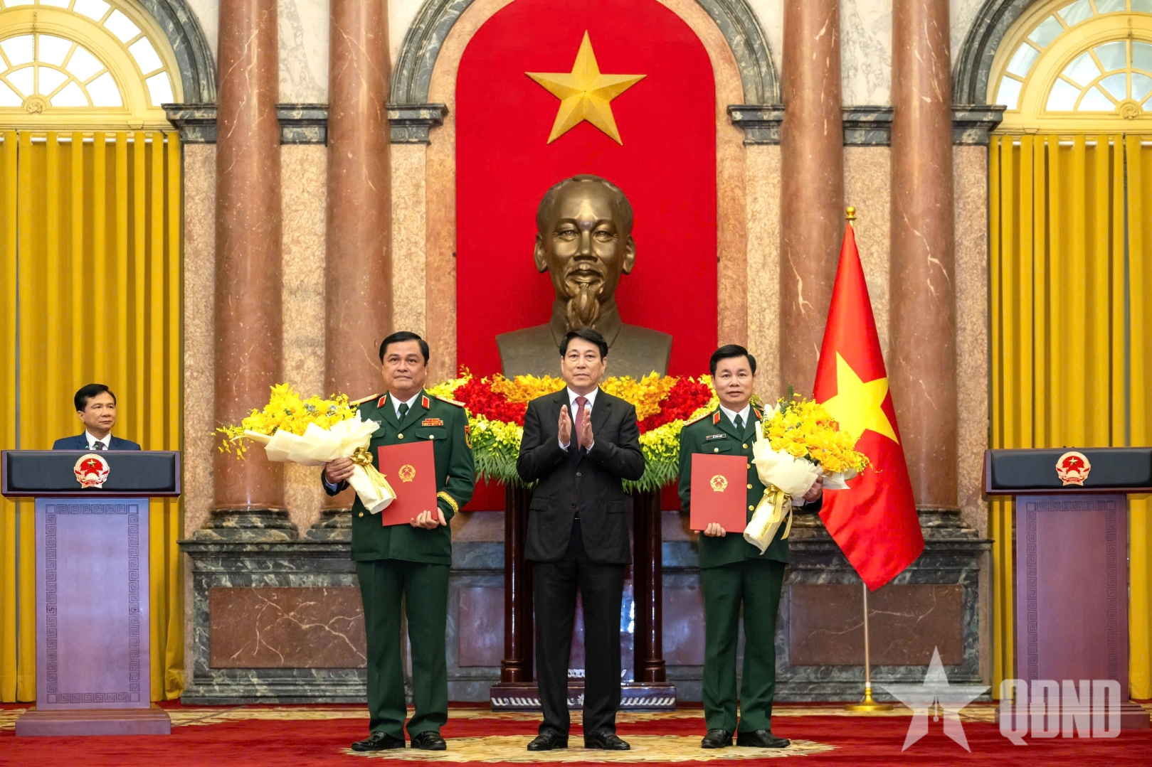 Chủ tịch nước trao Quyết định thăng quân hàm Thượng tướng đối với đồng chí Đỗ Xuân Tụng và đồng chí Đỗ Văn Bảnh