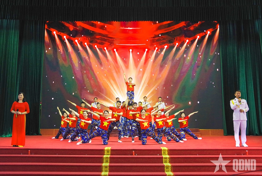 Thắp lửa truyền thống từ hội thi tuyên truyền “Câu chuyện thời hoa lửa” tại Vùng 2 Hải quân