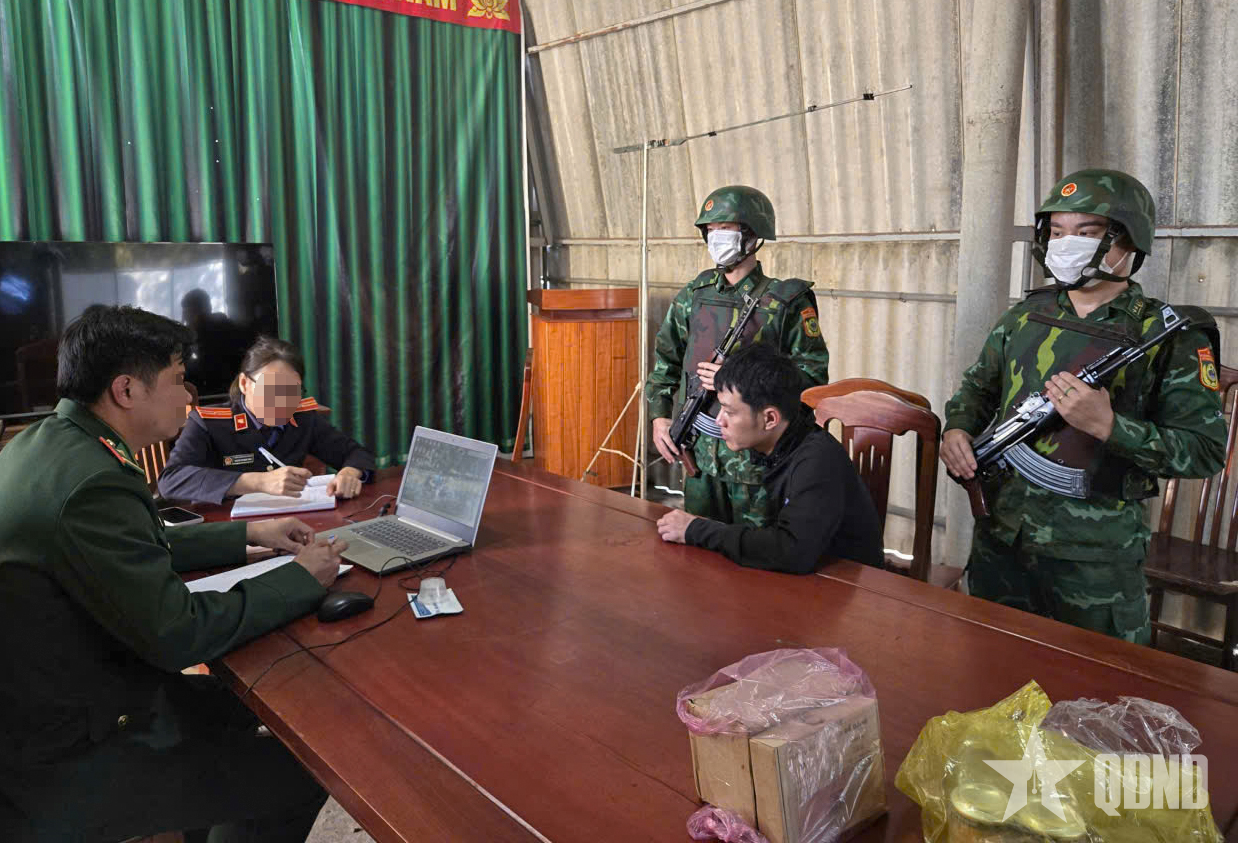 Bắt đối tượng tàng trữ trái phép ma túy tổng hợp