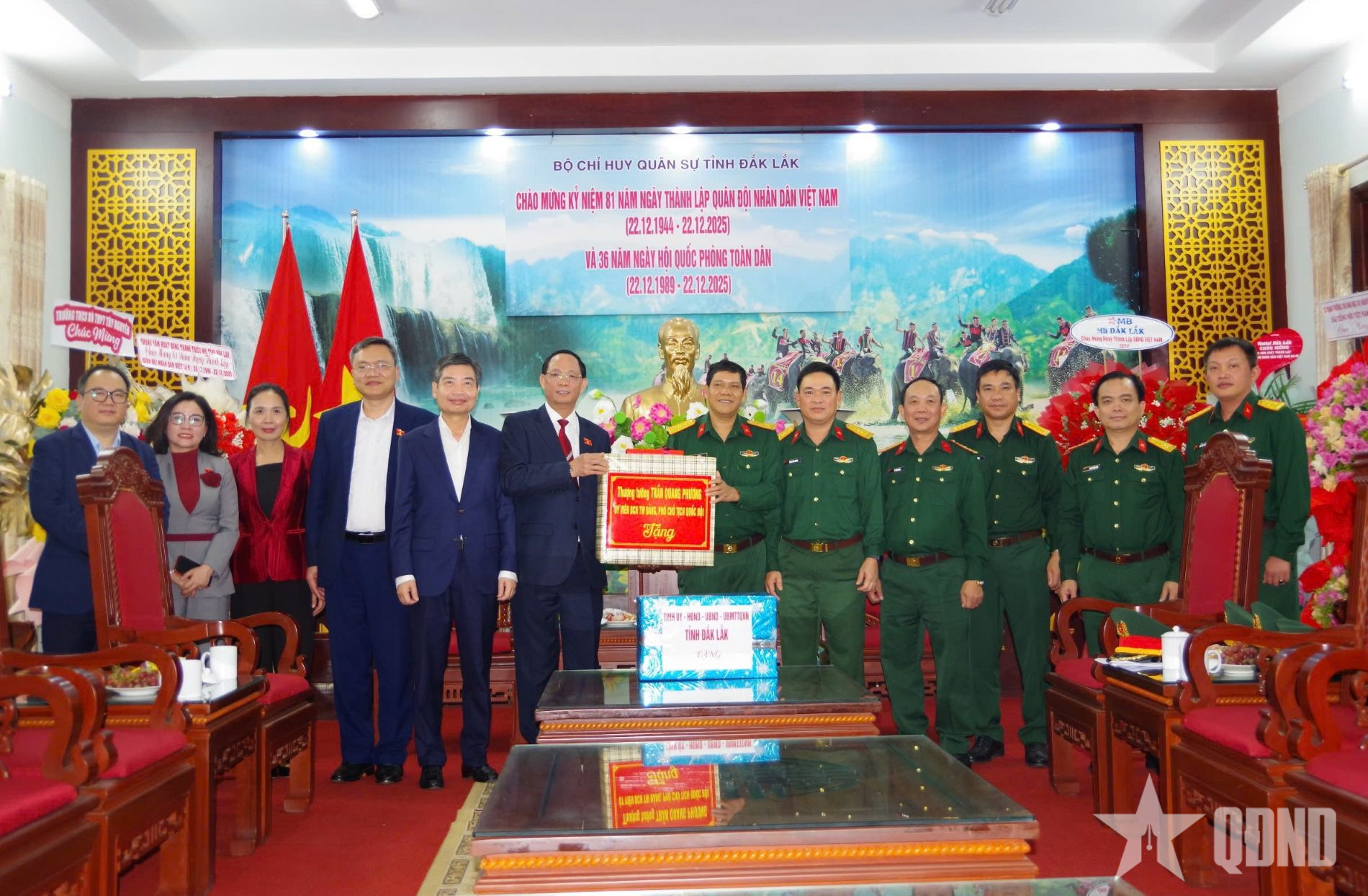 Phó chủ tịch Quốc hội Trần Quang Phương thăm, làm việc tại Bộ CHQS tỉnh Đắk Lắk