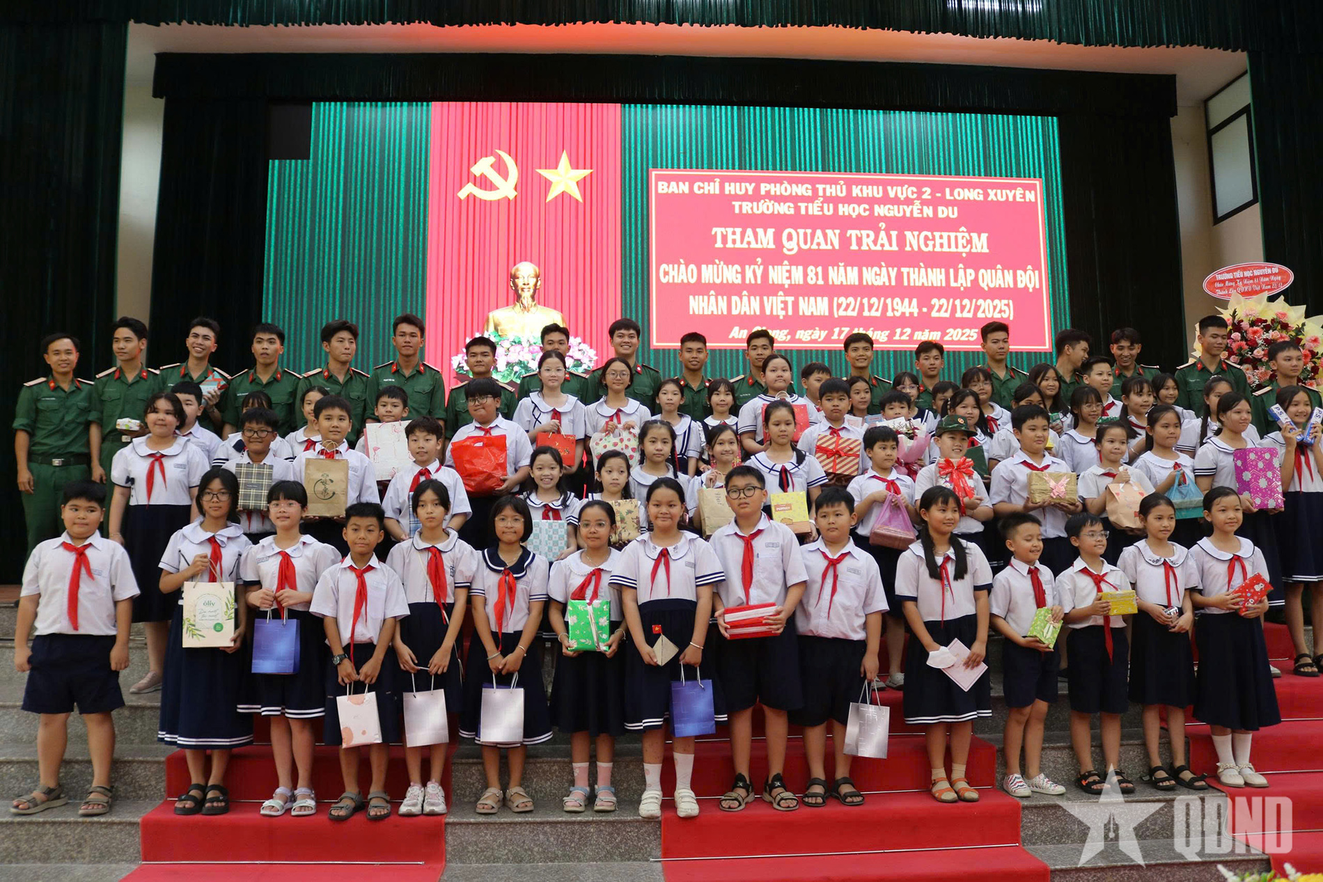 An Giang: Tăng cường giáo dục truyền thống qua hoạt động tham quan doanh trại