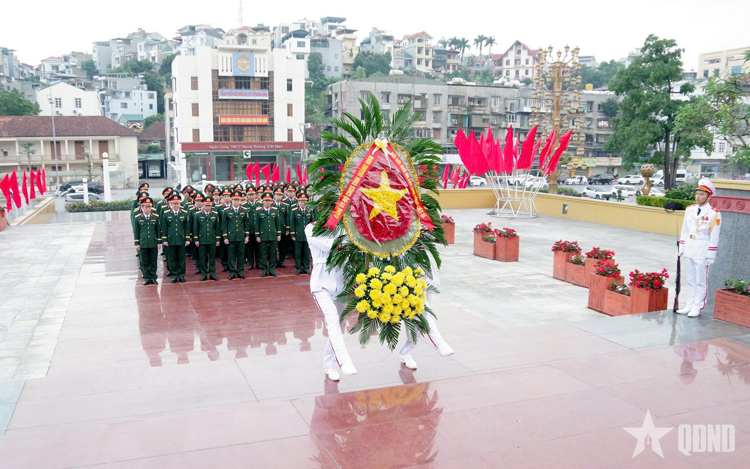 Đảng ủy - Bộ CHQS tỉnh Quảng Ninh dâng hoa, dâng hương tưởng niệm các Anh hùng liệt sĩ 