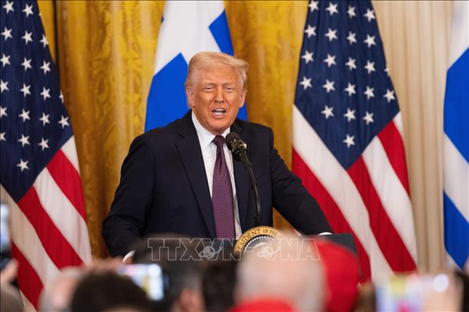 Tổng thống Mỹ Donald Trump đình chỉ Chương trình thị thực nhập cư đa dạng

