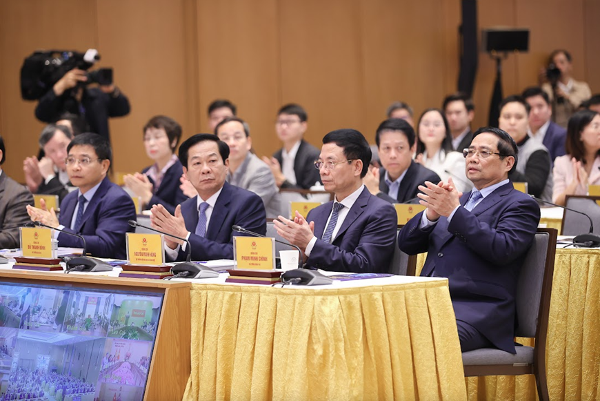 Thủ tướng Phạm Minh Chính: Kinh tế số là động lực, xã hội số là nền tảng, con người là trung tâm